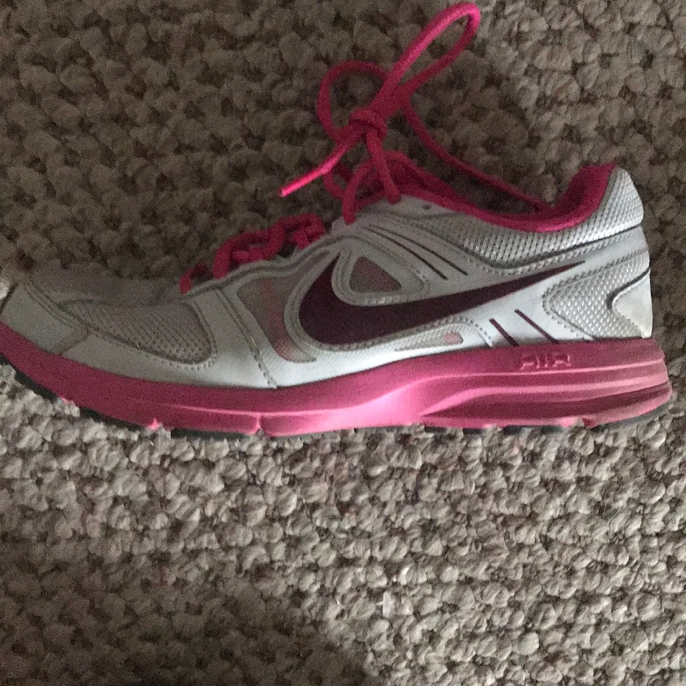 Pink Nike Air Resloh’s